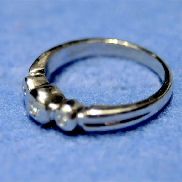 1 3/8 CTW Natural Round Diamond 3-Stone Anniversary Ring